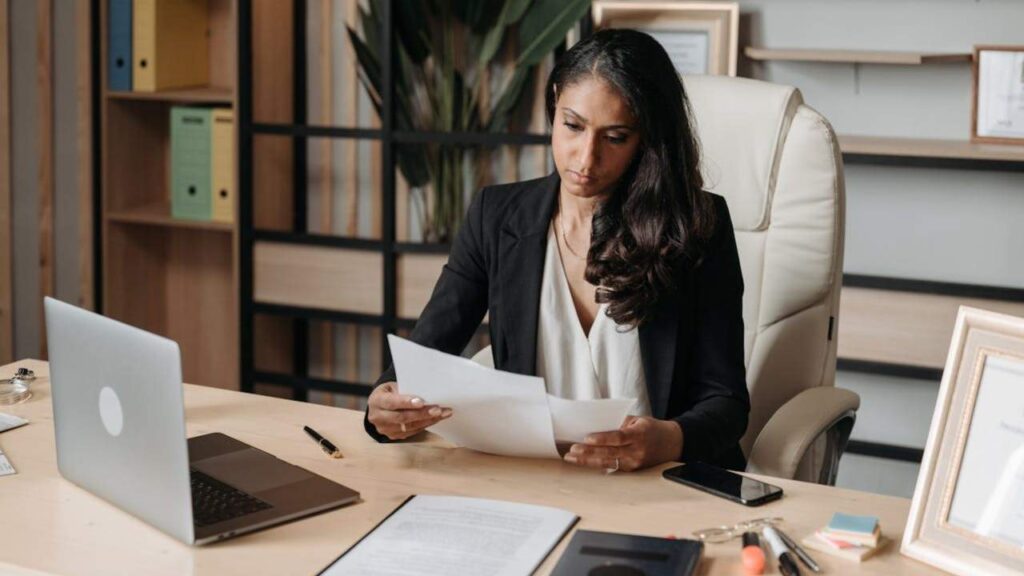 how to become a lawyer